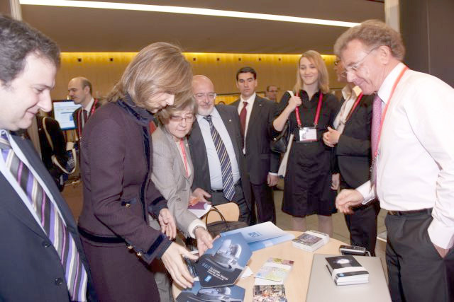The Spanish Science and Innovation Minister Cristina Garmendia visits the EIROforum stand